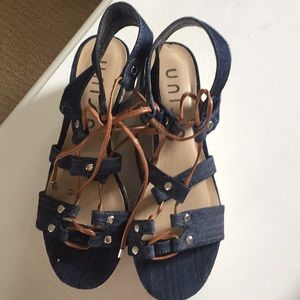 Denim type up sandal